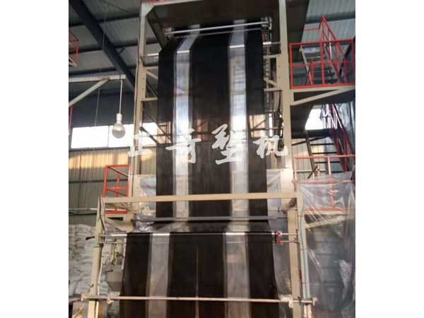 山東正奇塑料機械全自動雙色地膜設(shè)備生產(chǎn)線